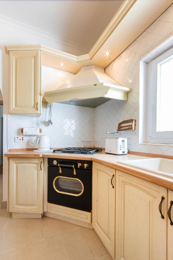 70/2- Spacious & Charming 3 Bedroom Apt In Сліма Екстер'єр фото