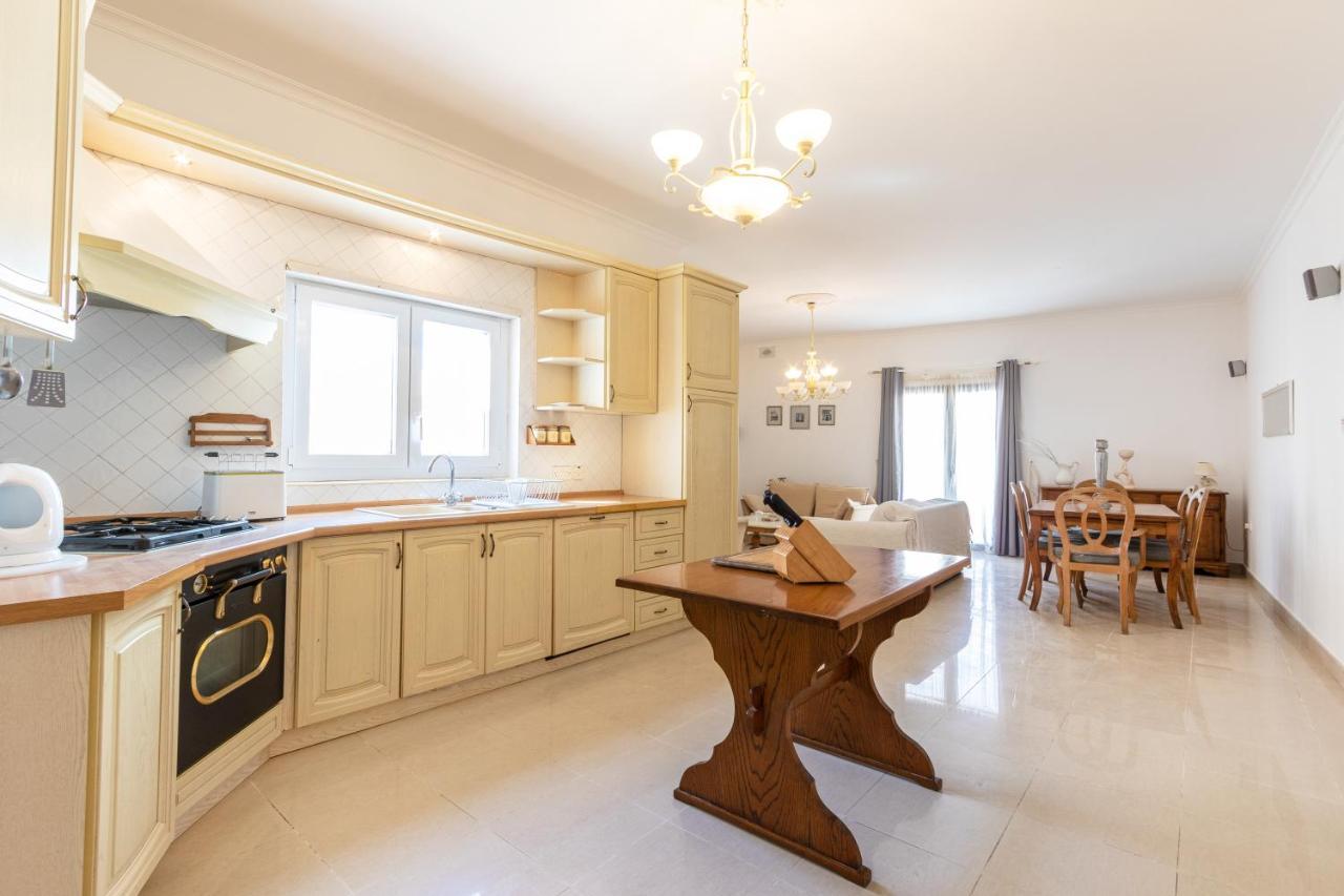 70/2- Spacious & Charming 3 Bedroom Apt In Сліма Екстер'єр фото